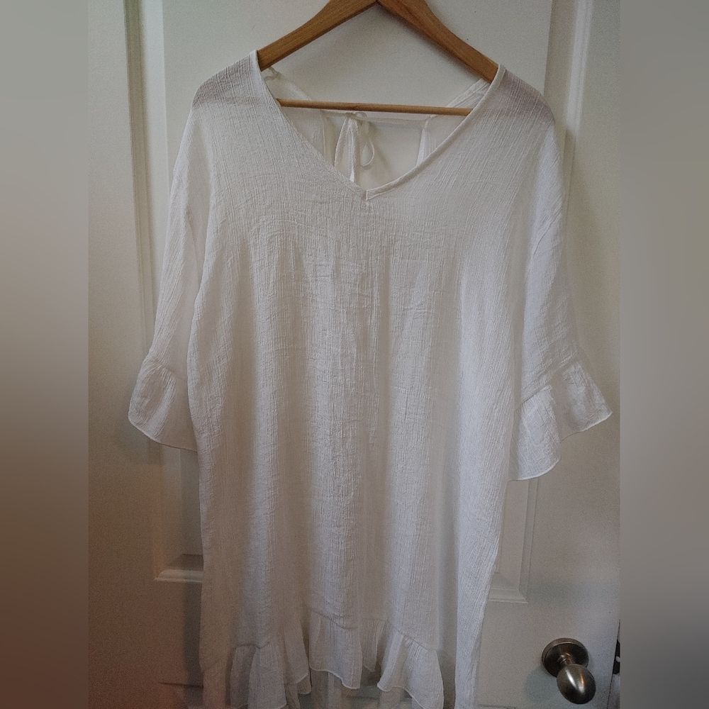 Relaxed V-Neck White Ruffle Tunic